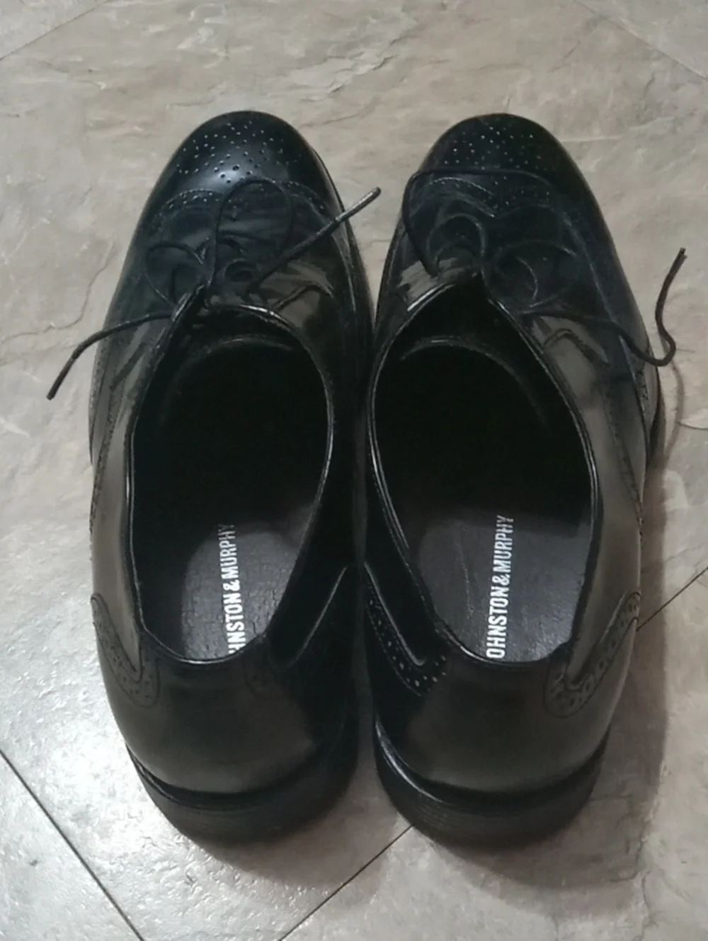 Johnston & Murphy Men's Black Leather Wingtip Oxford